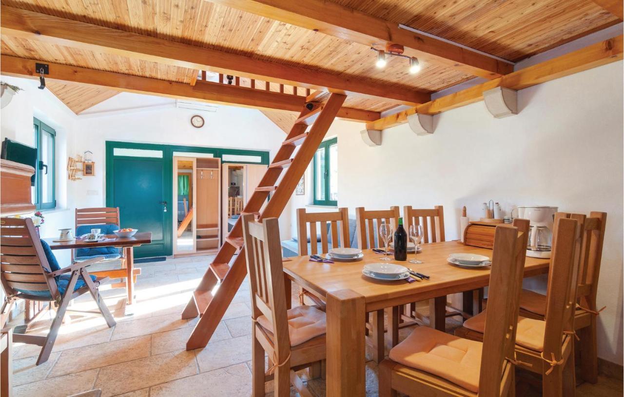 1 Bedroom Awesome Home In Postira Zewnętrze zdjęcie