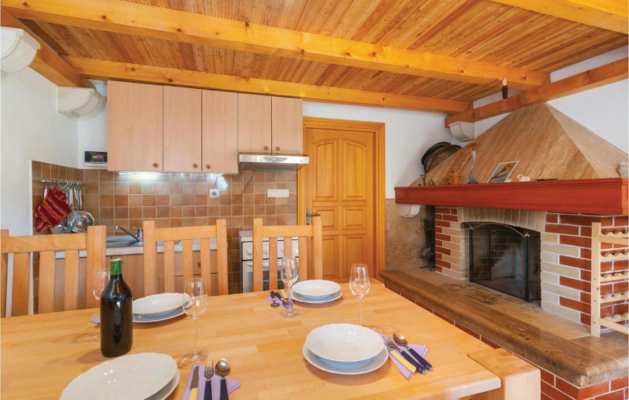 1 Bedroom Awesome Home In Postira Zewnętrze zdjęcie